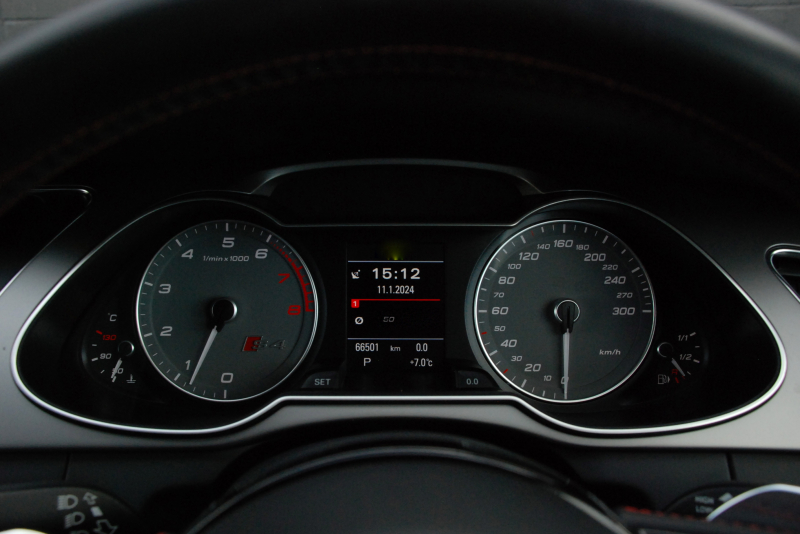 アウディ S4 中古車