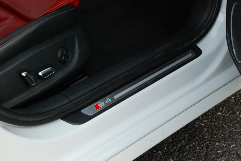 アウディ S4 中古車