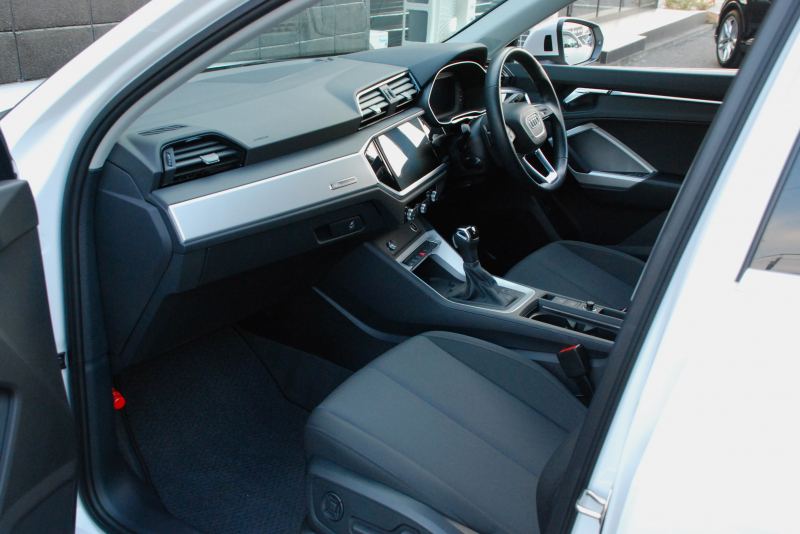 アウディ Q3 中古車