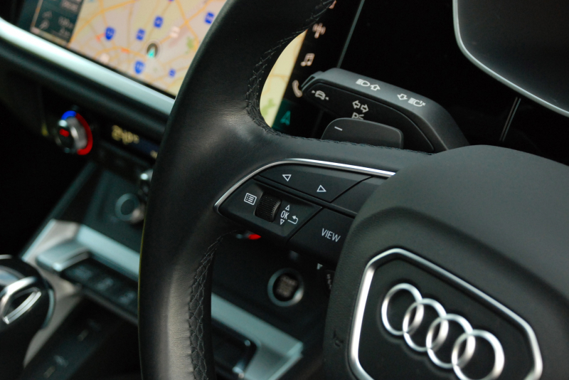 アウディ Q3 中古車