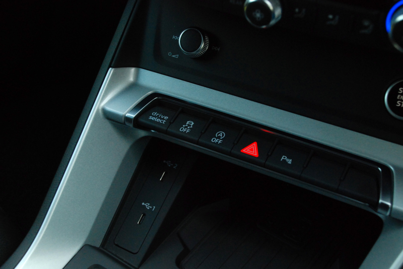 アウディ Q3 中古車