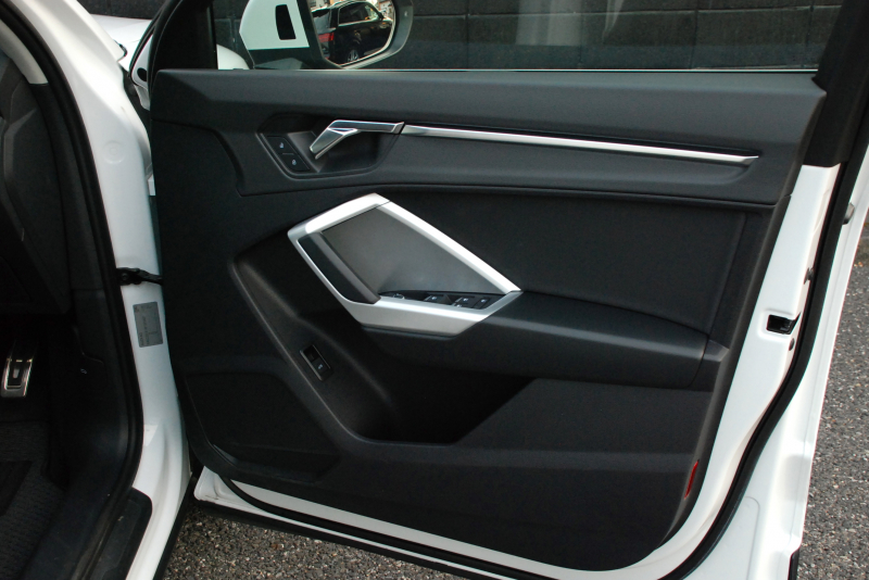 アウディ Q3 中古車