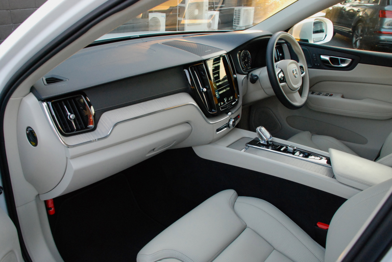 ボルボ XC60 中古車