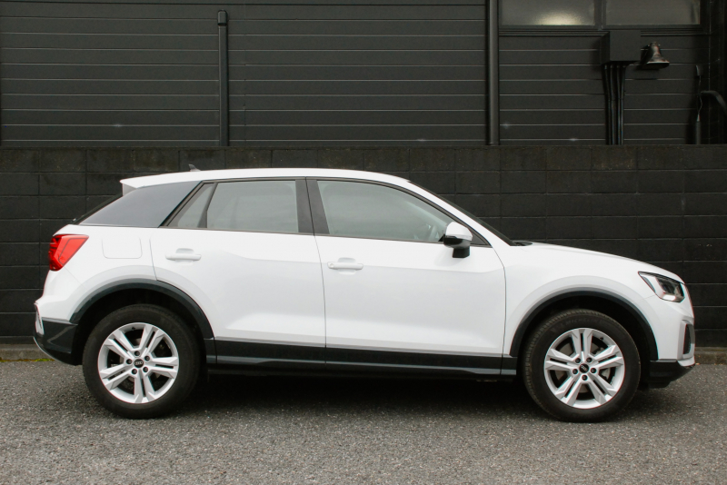 アウディ Q2 中古車