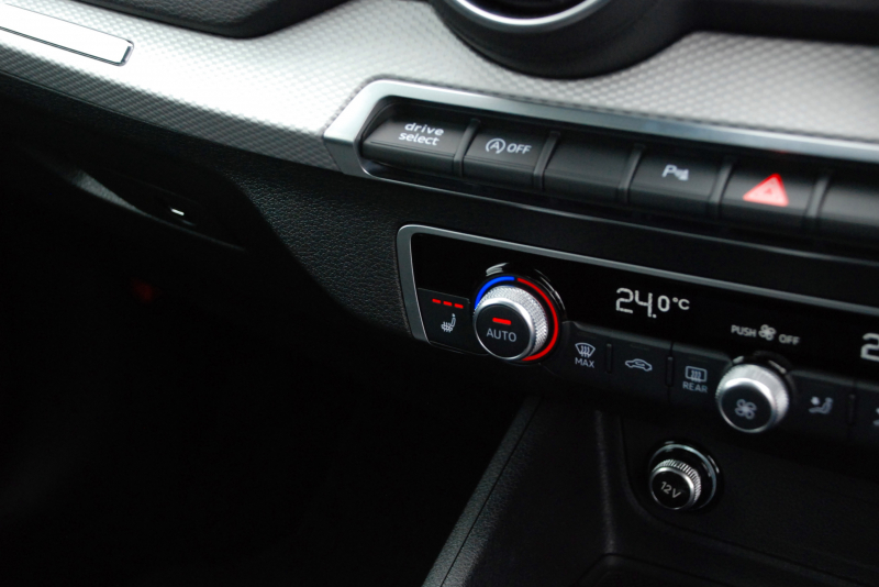 アウディ Q2 中古車