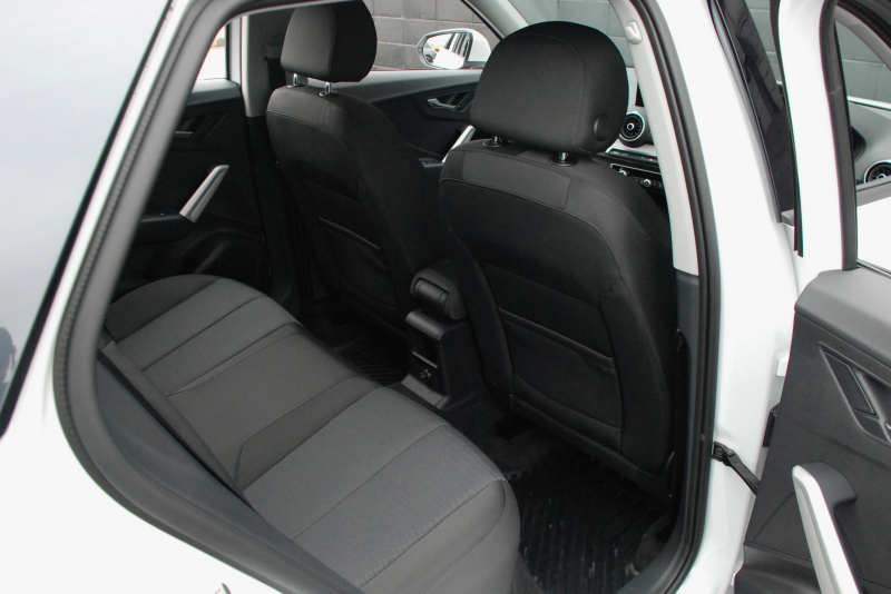 アウディ Q2 中古車