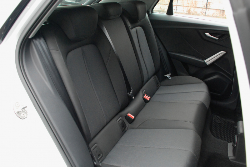 アウディ Q2 中古車