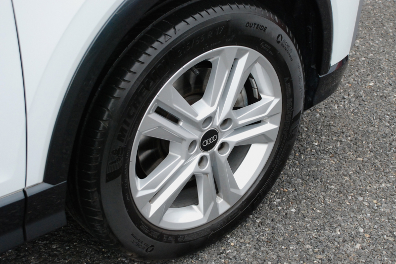 アウディ Q2 中古車