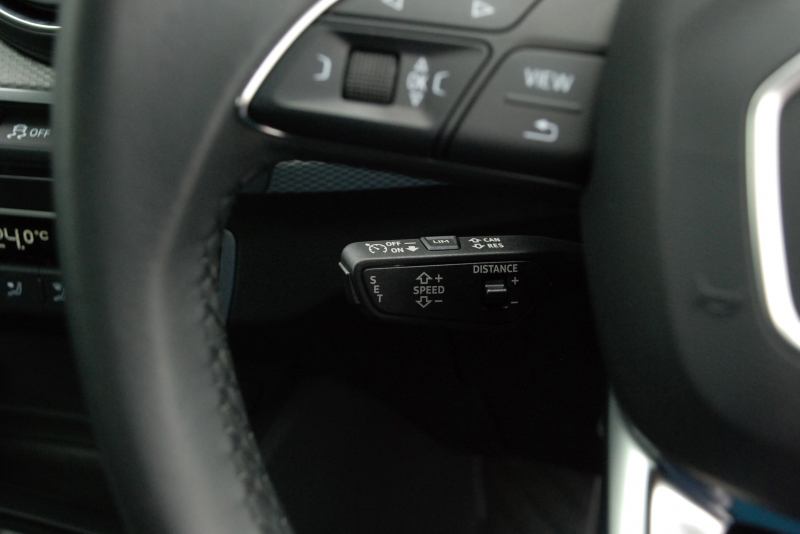 アウディ Q2 中古車