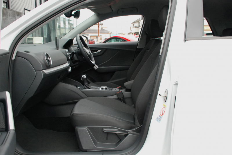 アウディ Q2 中古車