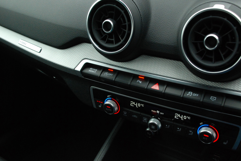 アウディ Q2 中古車