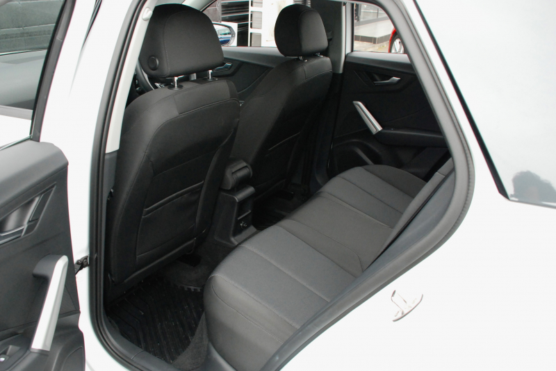 アウディ Q2 中古車