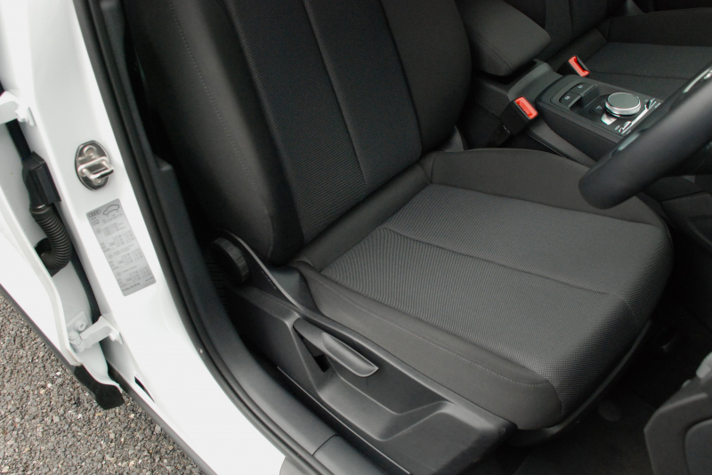 アウディ Q2 中古車