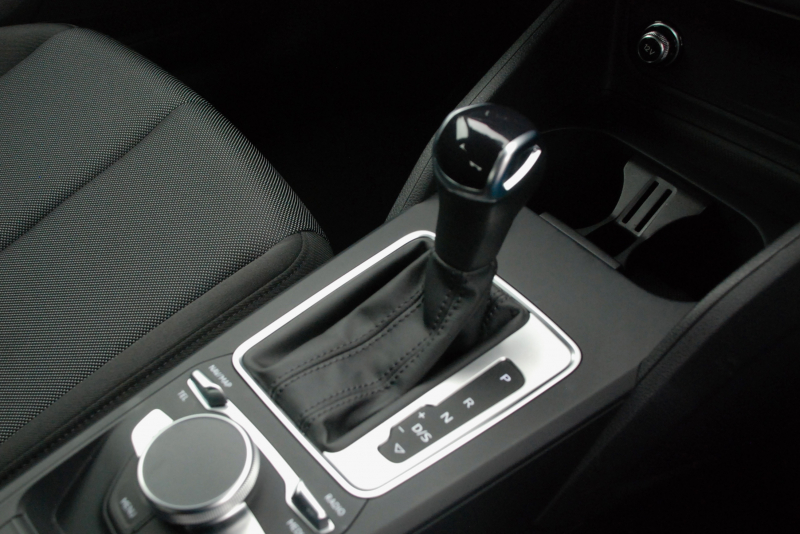 アウディ Q2 中古車