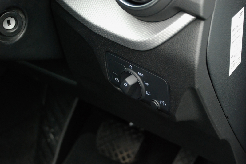 アウディ Q2 中古車