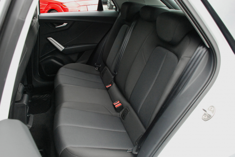 アウディ Q2 中古車