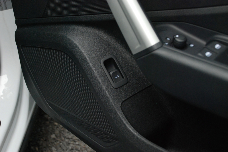 アウディ Q2 中古車