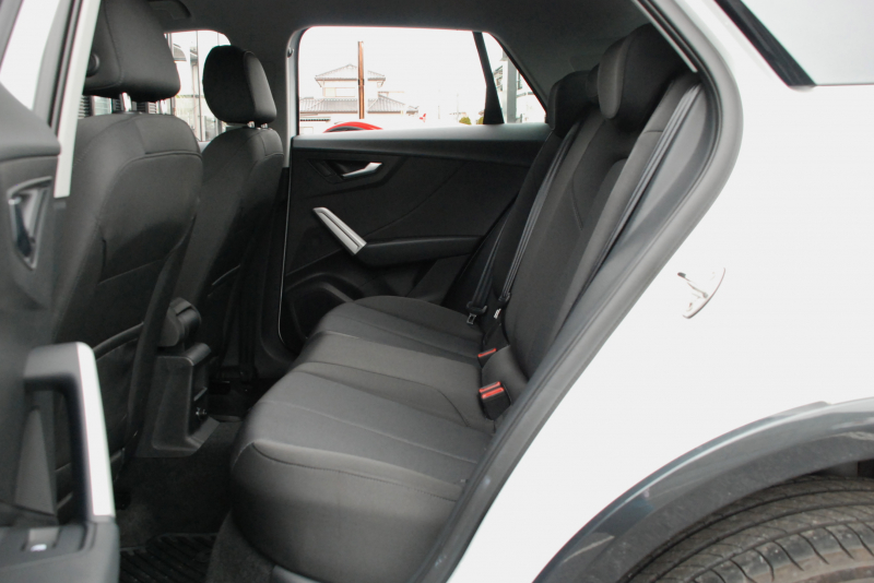 アウディ Q2 中古車