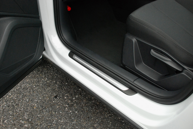 アウディ Q2 中古車