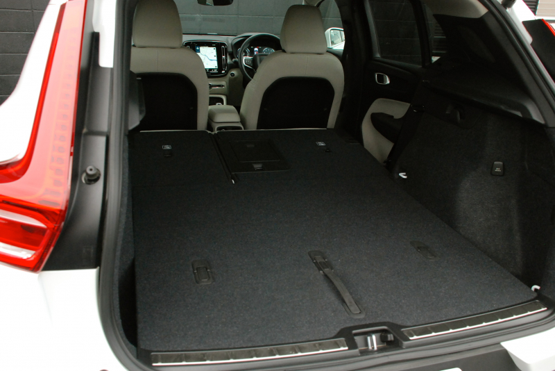 ボルボ XC40 中古車