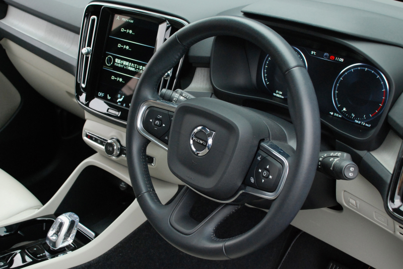 ボルボ XC40 中古車