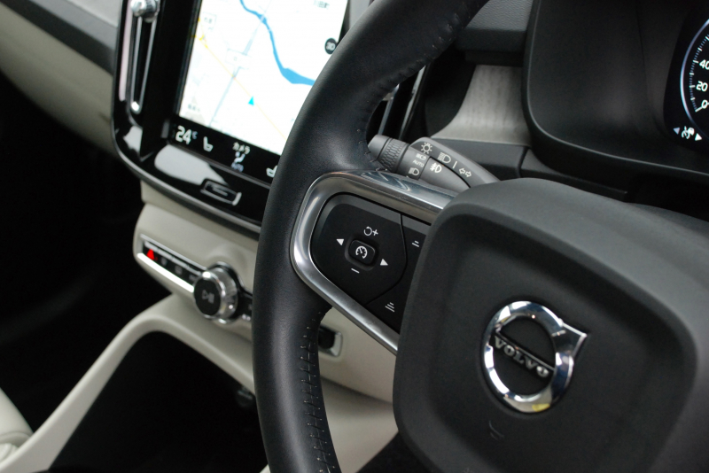 ボルボ XC40 中古車