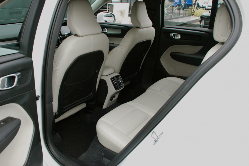 ボルボ XC40 中古車