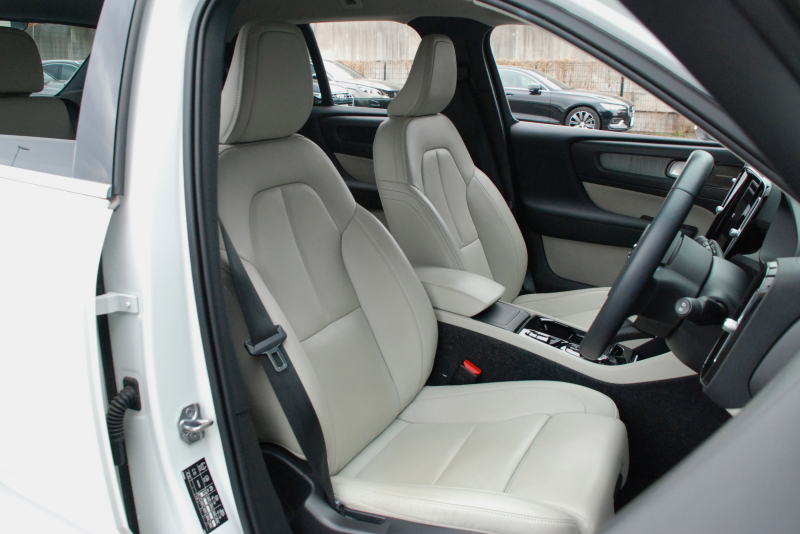 ボルボ XC40 中古車