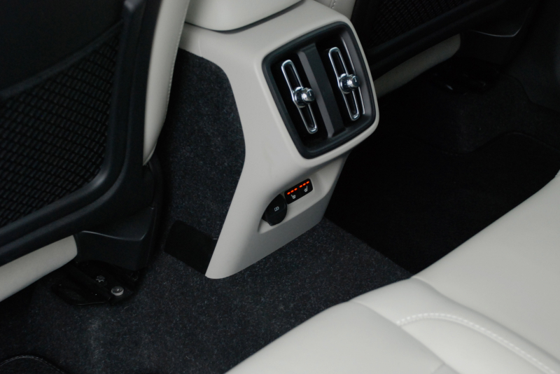 ボルボ XC40 中古車