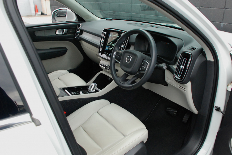 ボルボ XC40 中古車