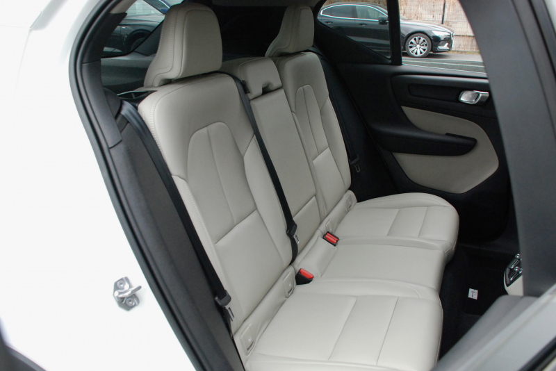 ボルボ XC40 中古車