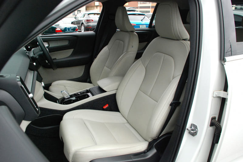 ボルボ XC40 中古車