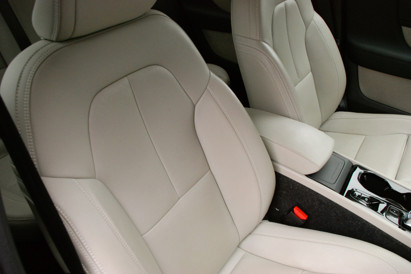 ボルボ XC40 中古車