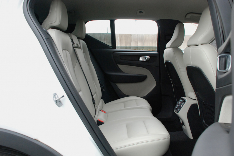 ボルボ XC40 中古車