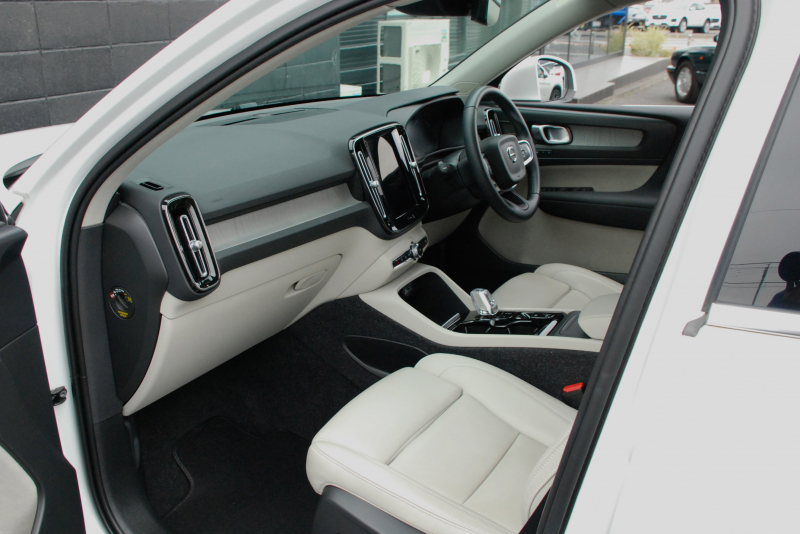 ボルボ XC40 中古車