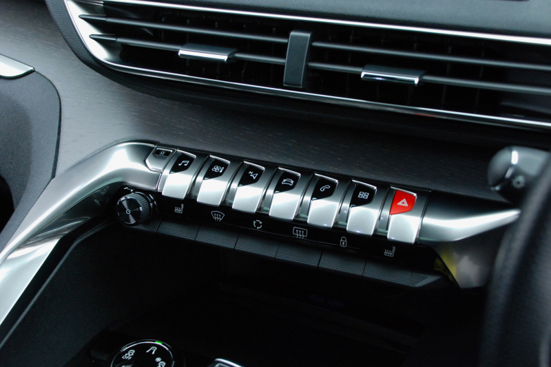 プジョー 3008 中古車