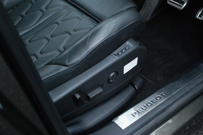 プジョー 3008 中古車