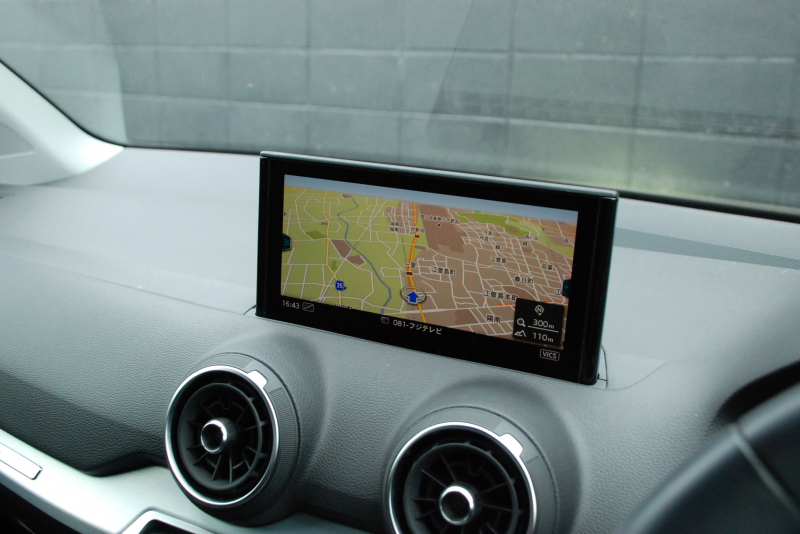 アウディ Q2 中古車