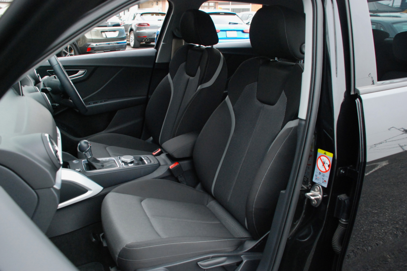 アウディ Q2 中古車