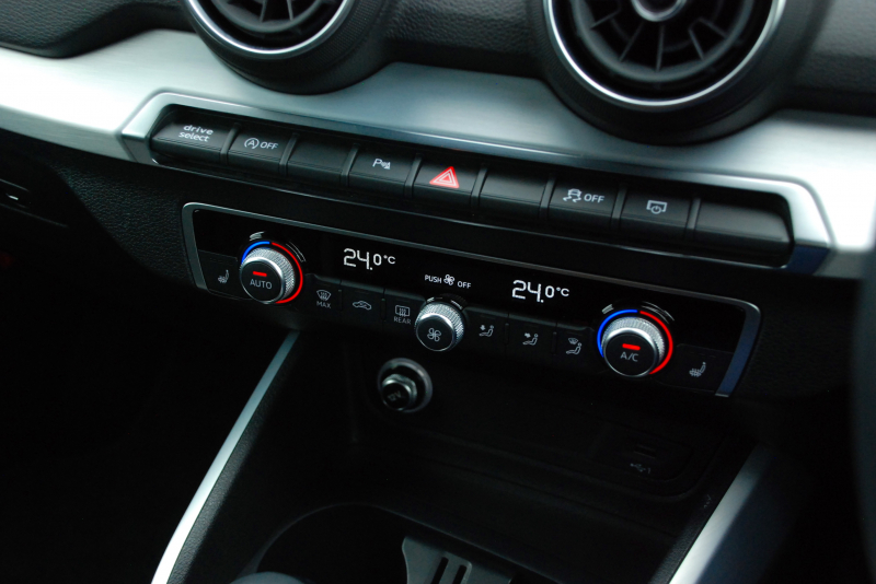 アウディ Q2 中古車