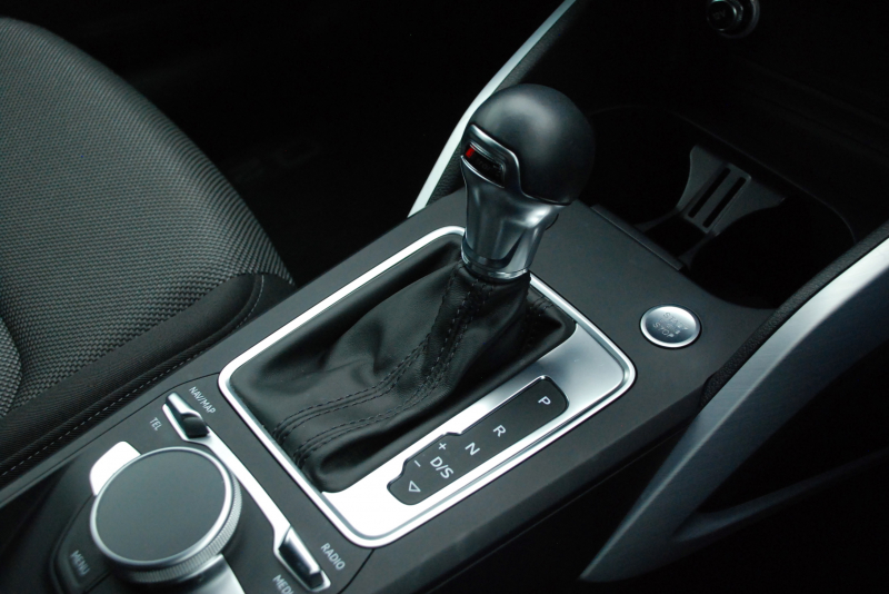 アウディ Q2 中古車