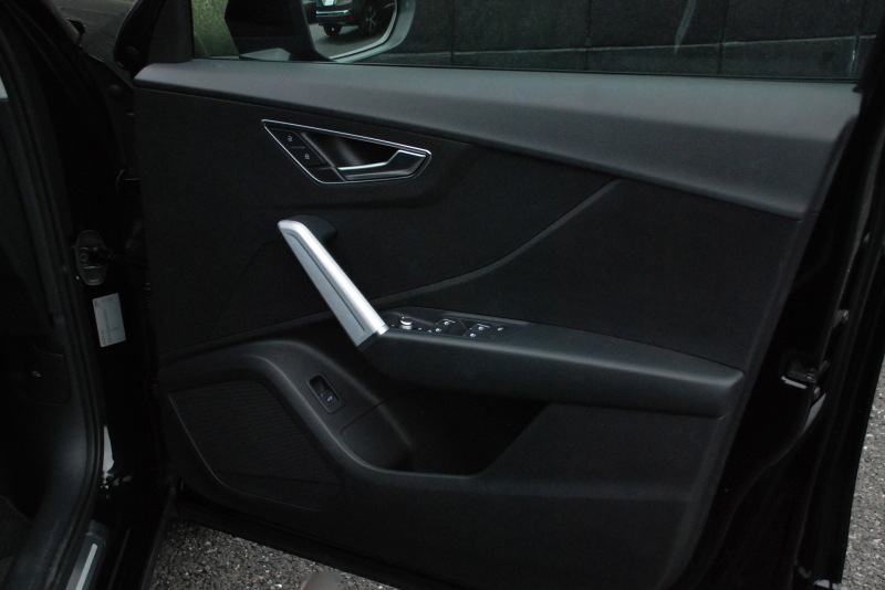 アウディ Q2 中古車