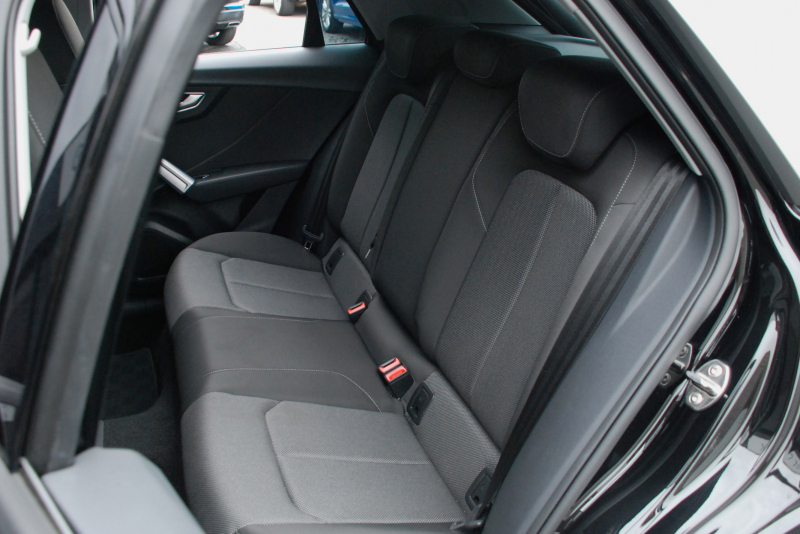 アウディ Q2 中古車