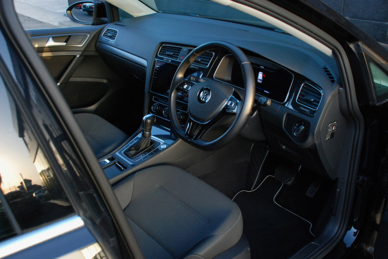 フォルクスワーゲン ゴルフヴァリアント 中古車