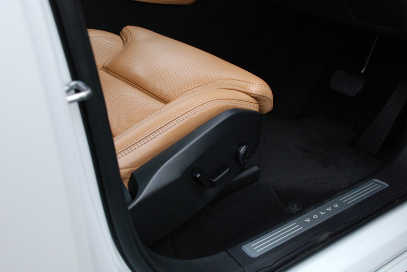 ボルボ XC90 中古車