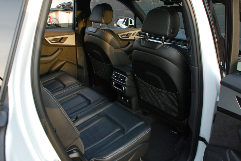 アウディ Q7 中古車