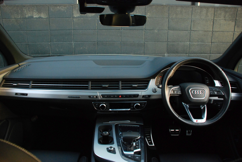 アウディ Q7 中古車