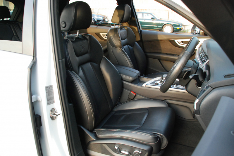 アウディ Q7 中古車