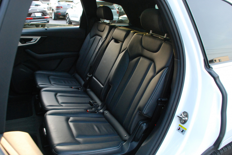 アウディ Q7 中古車