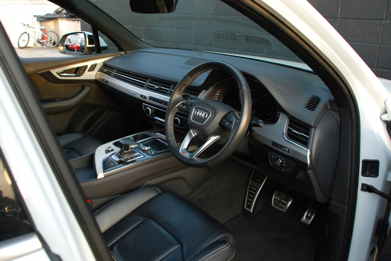 アウディ Q7 中古車